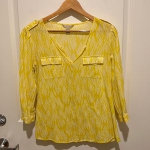 Banana Republic light weight 3/4 sleeve v neck top in excellent condition!